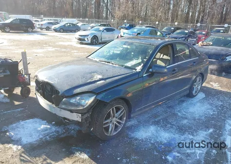 2014 Mercedes-Benz C 300 Sport 4Matic из США, поврежденный, VIN WDDGF8AB8EG185592